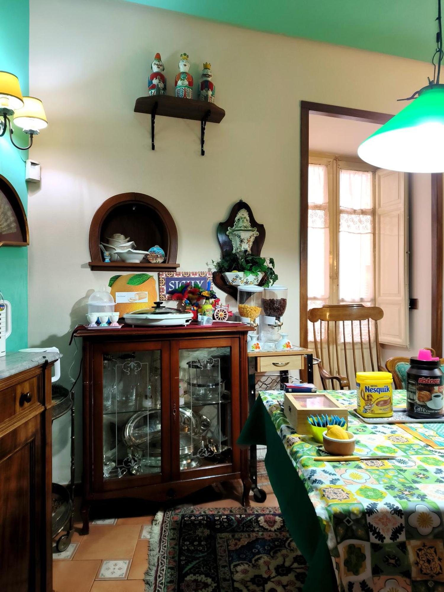 Vittorio Emanuele Rooms Di Prinzi Palermo Exterior foto